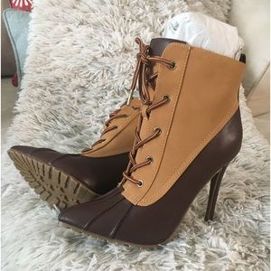 Unique heels (size 7) new